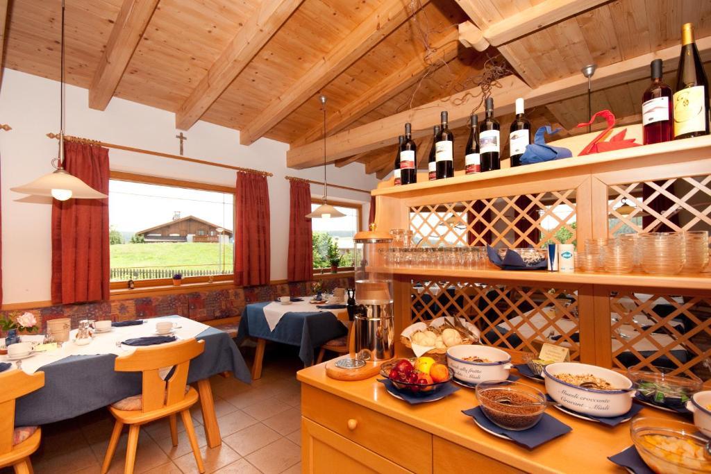 Hotel Viktoria Castelrotto Rum bild